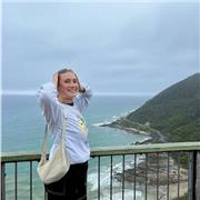 Salut, sono svizzera e abito adesso  in Italia, il francese è la mia madrelingua. scrivimi se vuoi migliorare il tuo francese:)